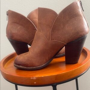 GIANNI BINIBrown Suede Ankle Booties with V-Cut Design